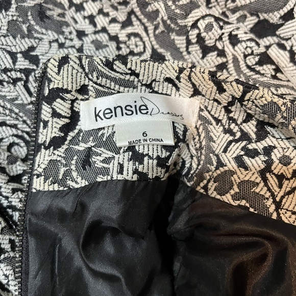 Floral/Paisley Dress by Kensie , Size S - Picture 2 of 7